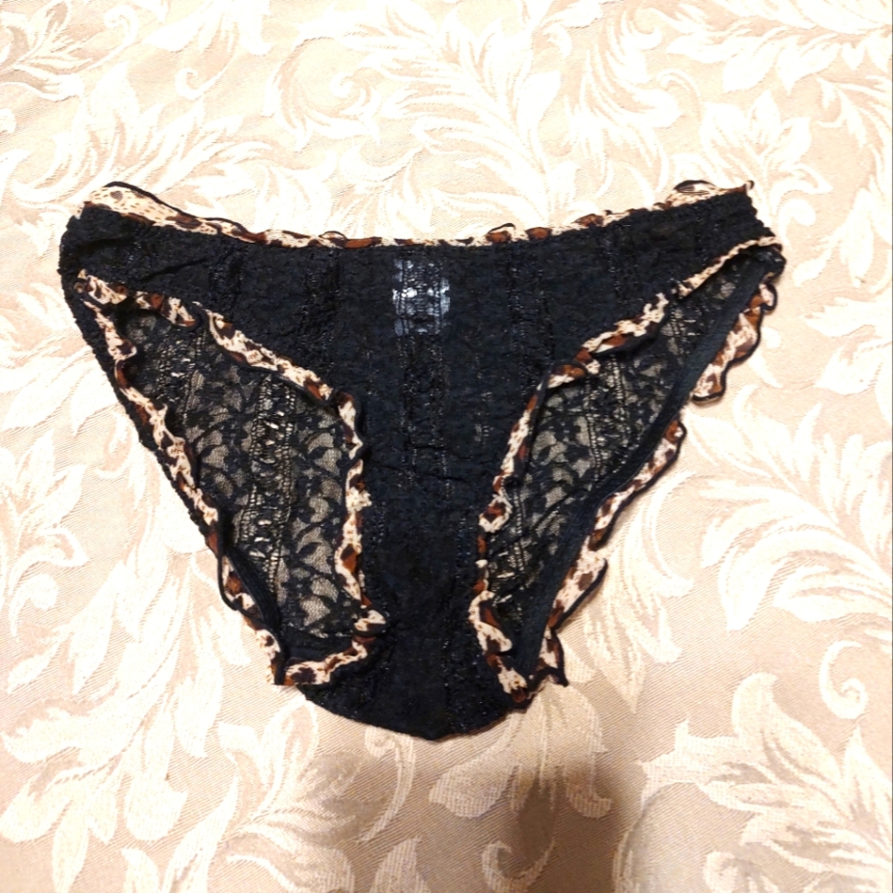 🐆🖤🐆 MeWow Seductive Leopard Print & Black Floral Lace Panties - M
